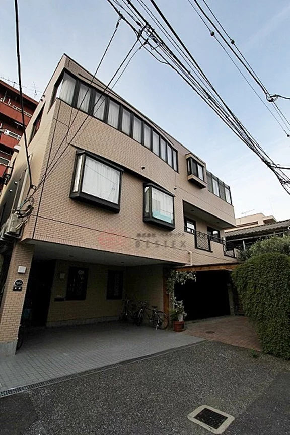 リバーイースト