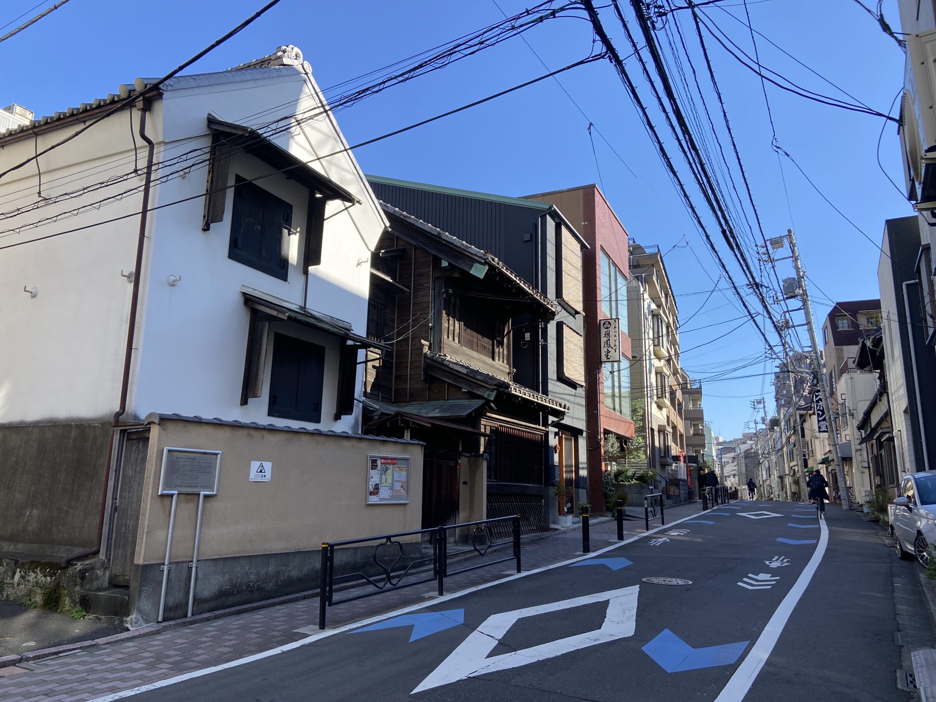 本郷菊坂に残る旧伊勢屋質店周辺の歴史ある街並み