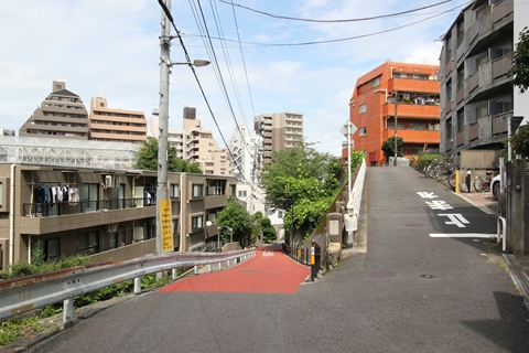 弥生2丁目の異人坂上