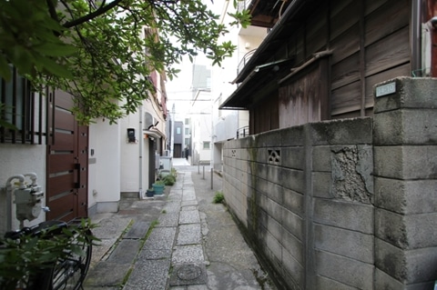 白山1丁目に残る石畳