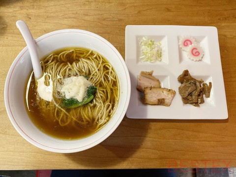 魚雷の「旨玉本枯そば」