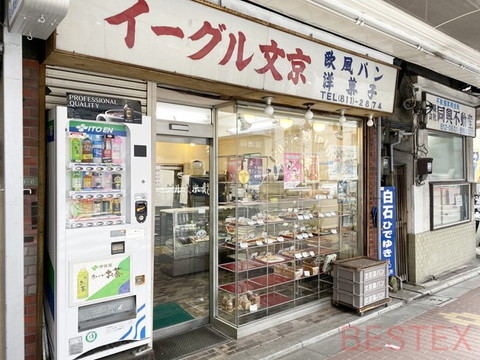 商店街のパン屋